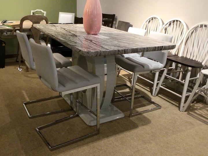 Dyane Counter Table and 4 Chairs