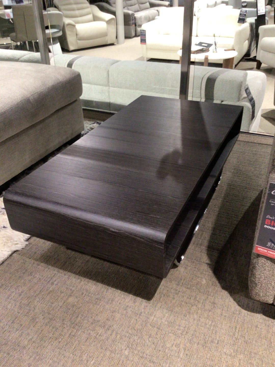 Leahyco Italia 136A coffee table