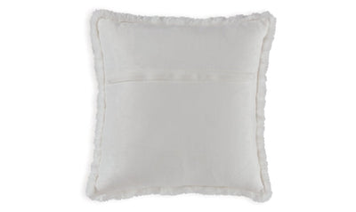 Gariland Pillow