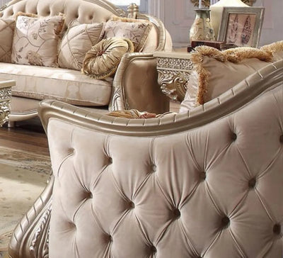 Daphne Loveseat