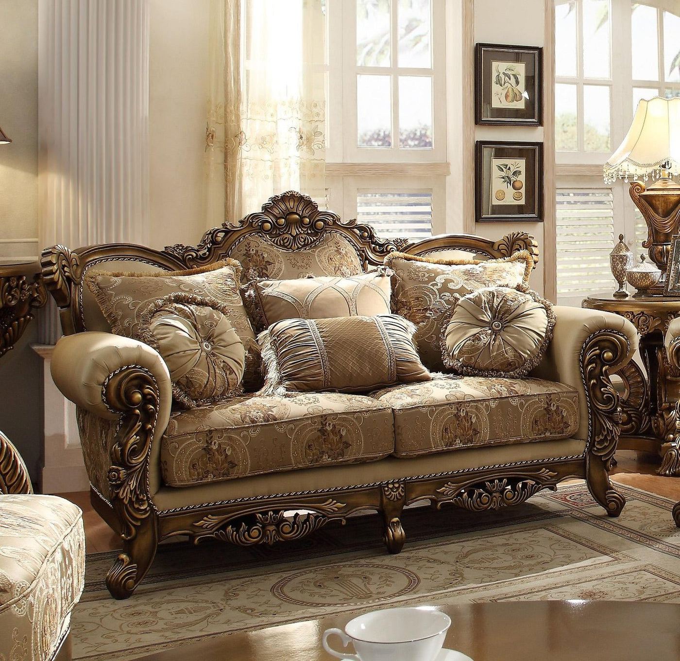 Hendra Loveseat