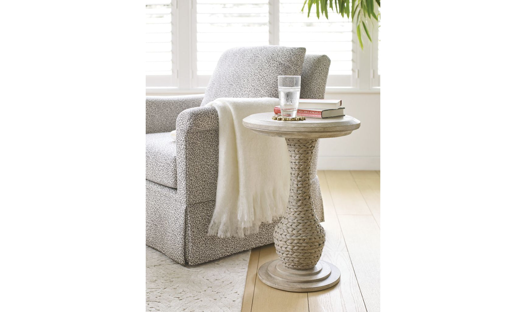 VISTA BISCAYNE ROUND END TABLE-End Tables-Leahyco